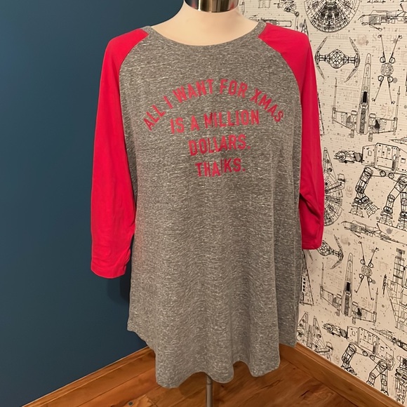 TORRID- Christmas Heather Gray Soft Tee - Size 2 - Picture 2 of 13